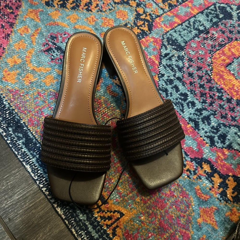 Brown heels - Picture 2 of 3